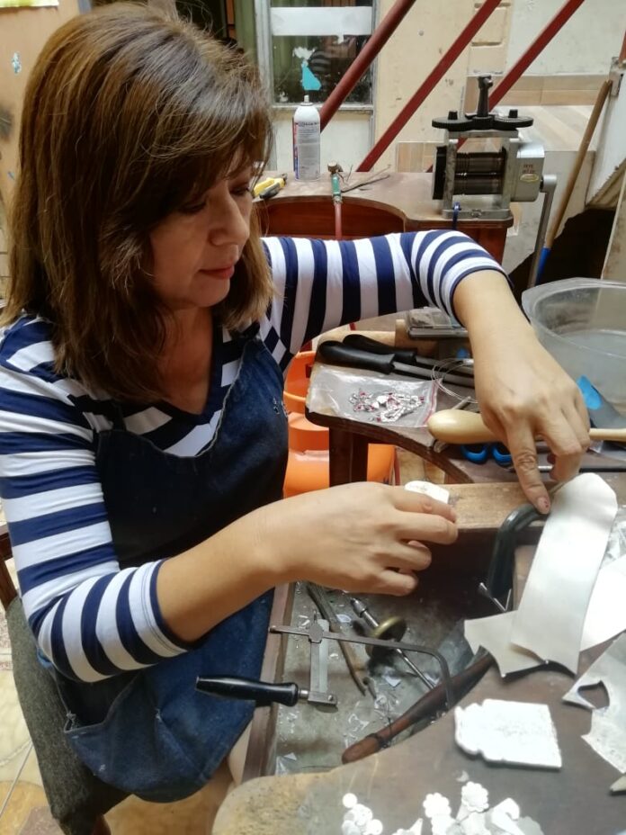 María Gómez Soto ganadora Sello Artesanía Indígena 2016