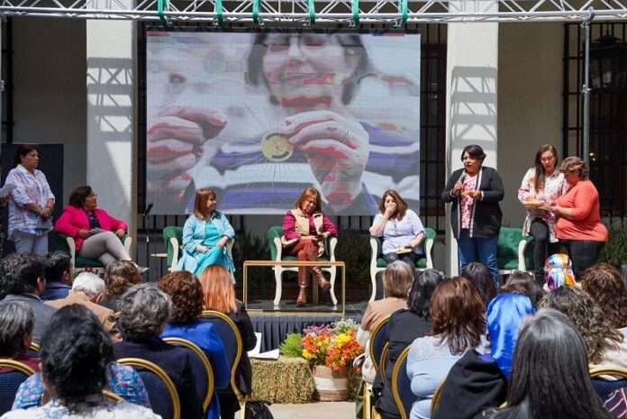 LA MONEDA CONVERSATORIO MUJERES RURALES (8)