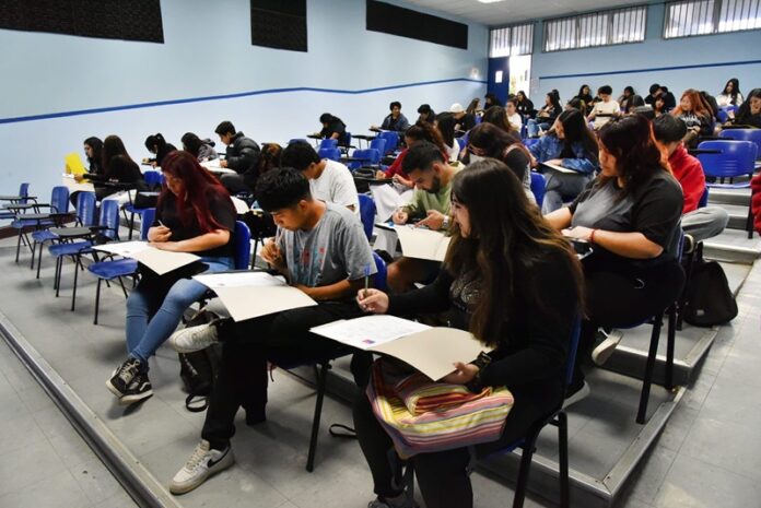 0210 Estudiantes de Trabajo Social conocieron en detalle nueva Ley de Pensiones Alimenticias_3