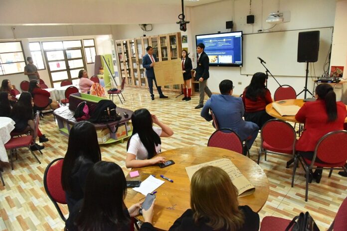 2908 Diálogo intergeneracional sobre ciudadanía digital congregó alumnos, docentes y apoderados_1