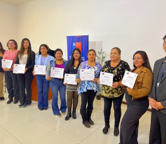 Academia Mujer Emprende certificó a 58 emprendedoras de Arica y Parinacota
