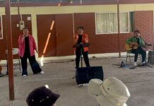 Vecinas y vecinos del Pueblo de Camarones disfrutaron obra de cuentacuentos