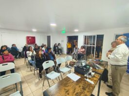 SernamEG acerca información sobre prevención y atención de las violencias de género a conjunto habitacional Oasis del Yatiri