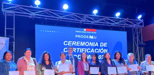 PRODEMU certifica a cerca de 100 mujeres tras procesos de formación en Arica